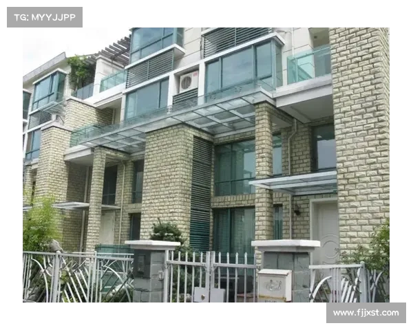 德甲赛事精彩纷呈直播，实时跟踪球队动态和比赛分析